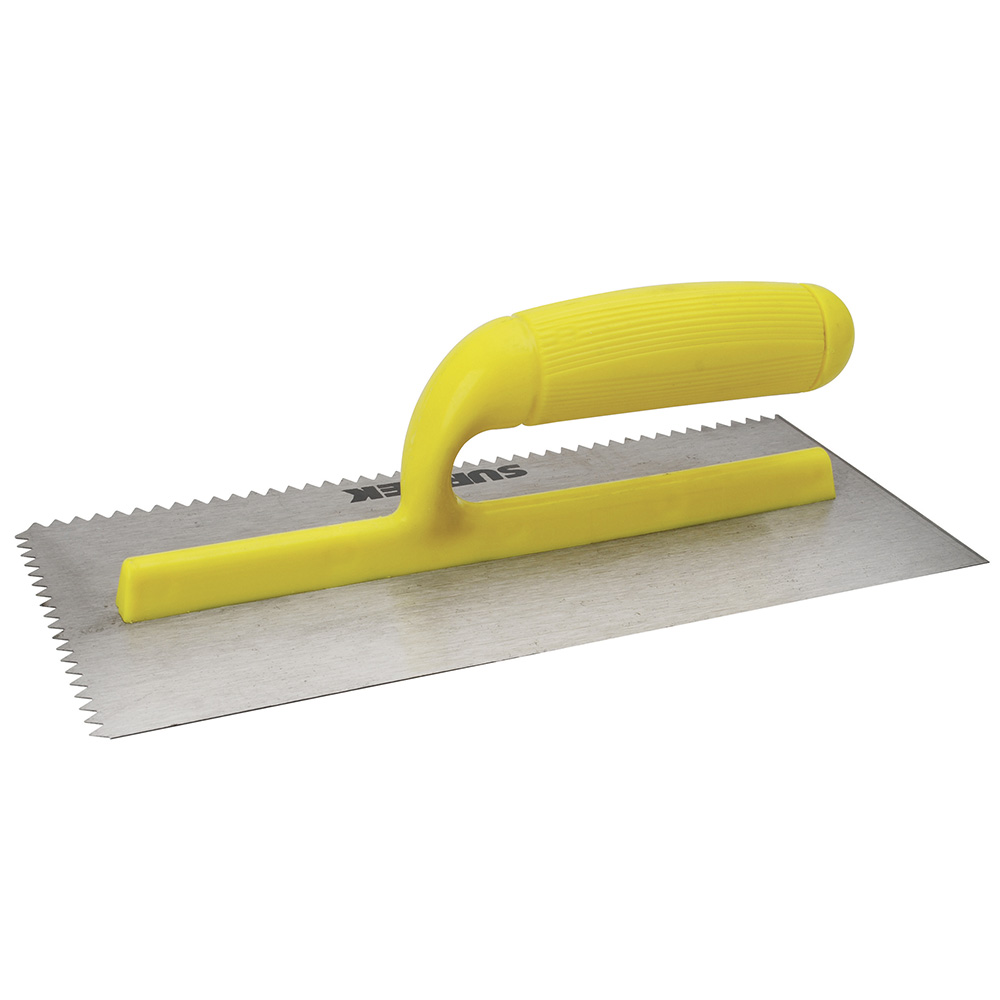 Llana dentada triangular de acero al alto carbón con mango de plástico, 11" x 5" Surtek